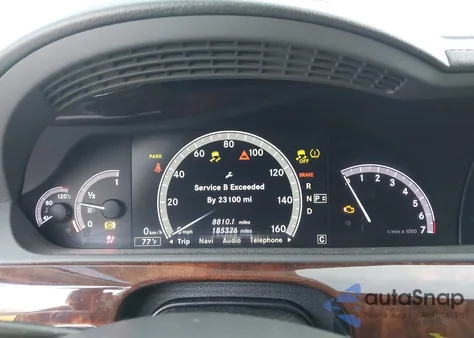 2010 Mercedes-Benz S 550 z USA, uszkodzony, nr VIN WDDNG7BB7AA320426